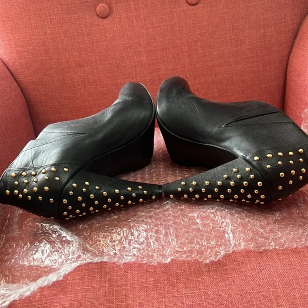 STEVE MADDEN CLUBBIN LEATHER WOMENS BLACK STUDDED ANKLE BOOTIES SIZE 8 1/2‎
